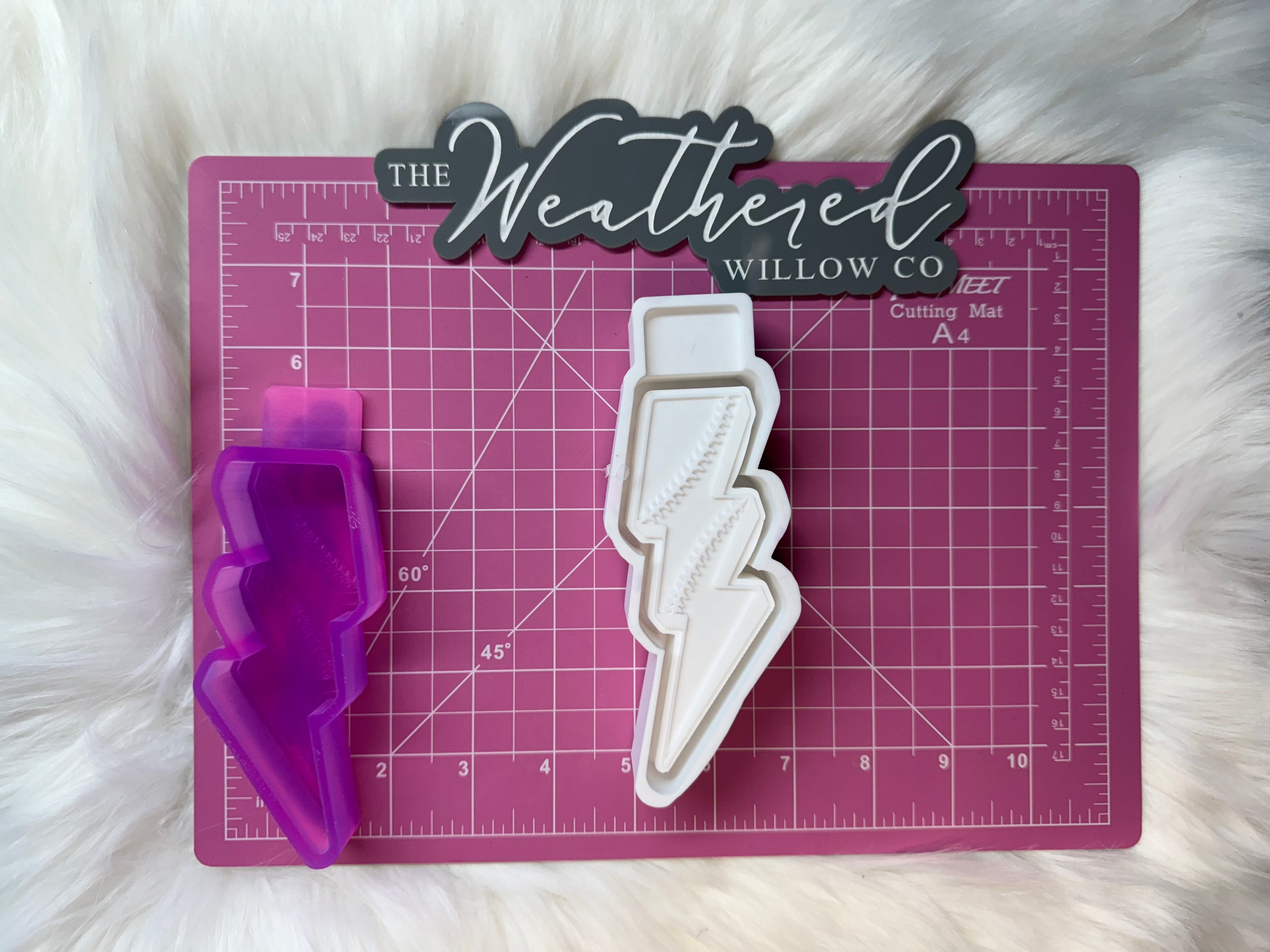 How to Use Wax Melts in Your Car: Freshen Your Drive Instantly