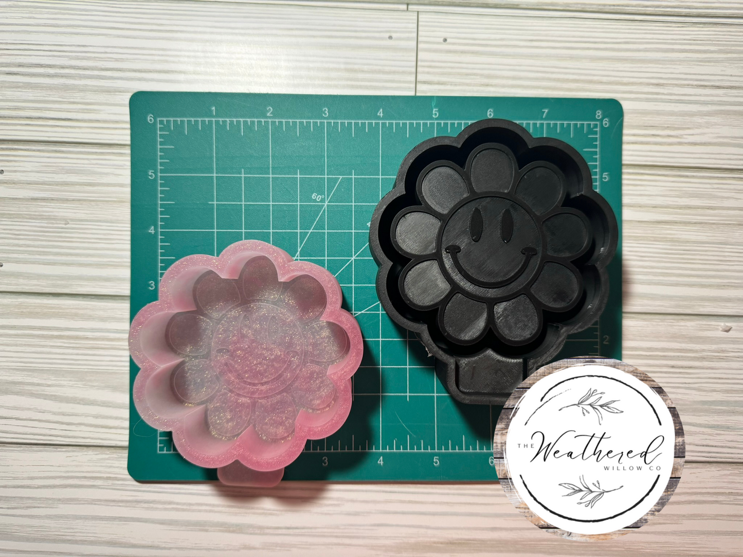 Retro Daisy Smiley - Silicone Freshie Mold