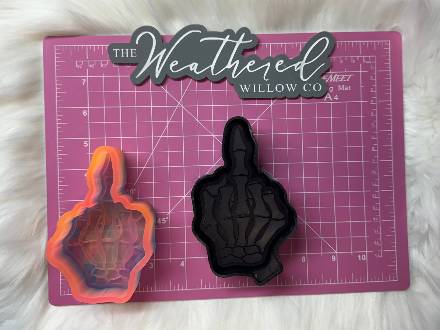 Skully Middle Finger - Silicone Freshie Mold